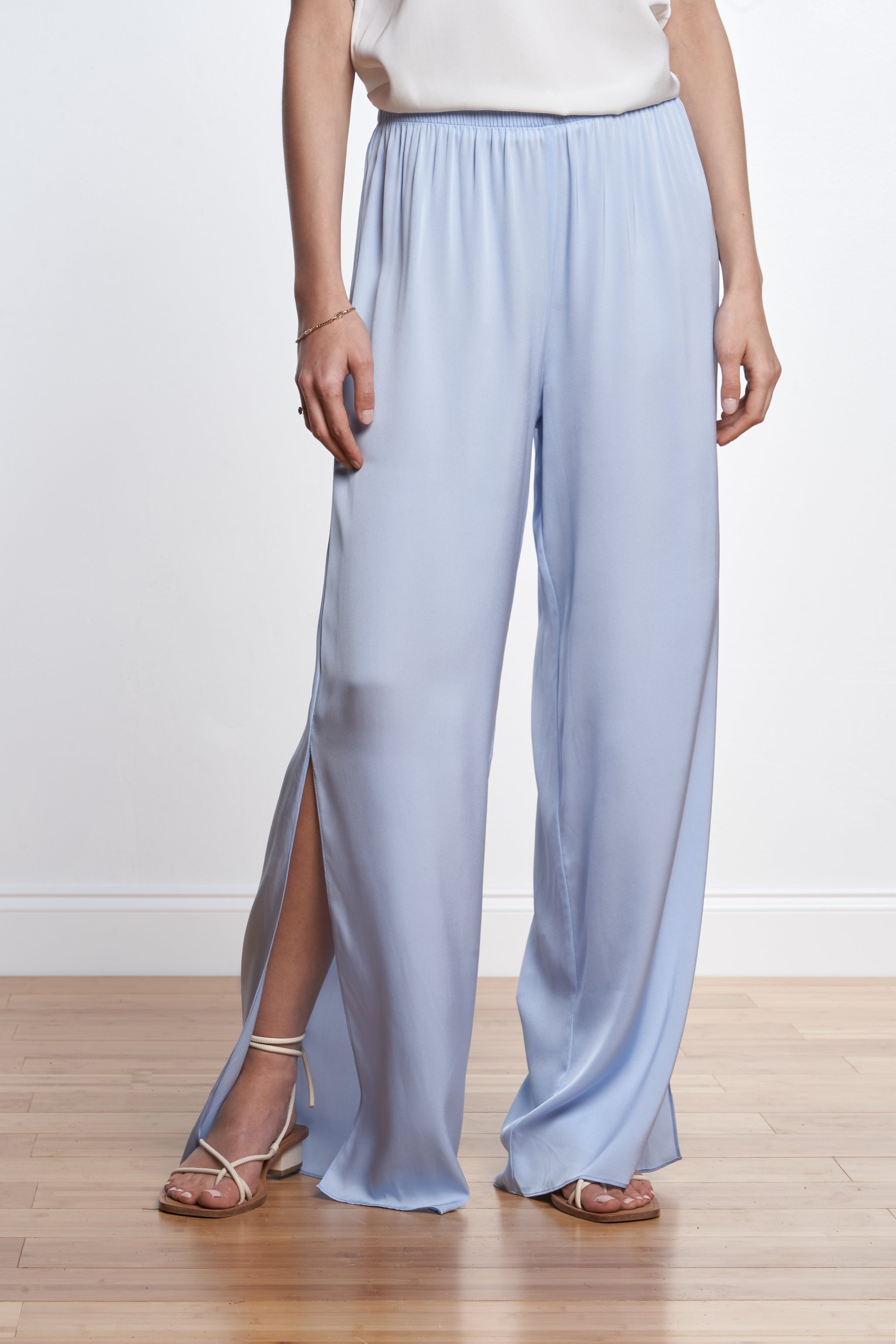 Zaniah - Crinkled Satin Wide-Leg Pants - Apricot – Nanushka