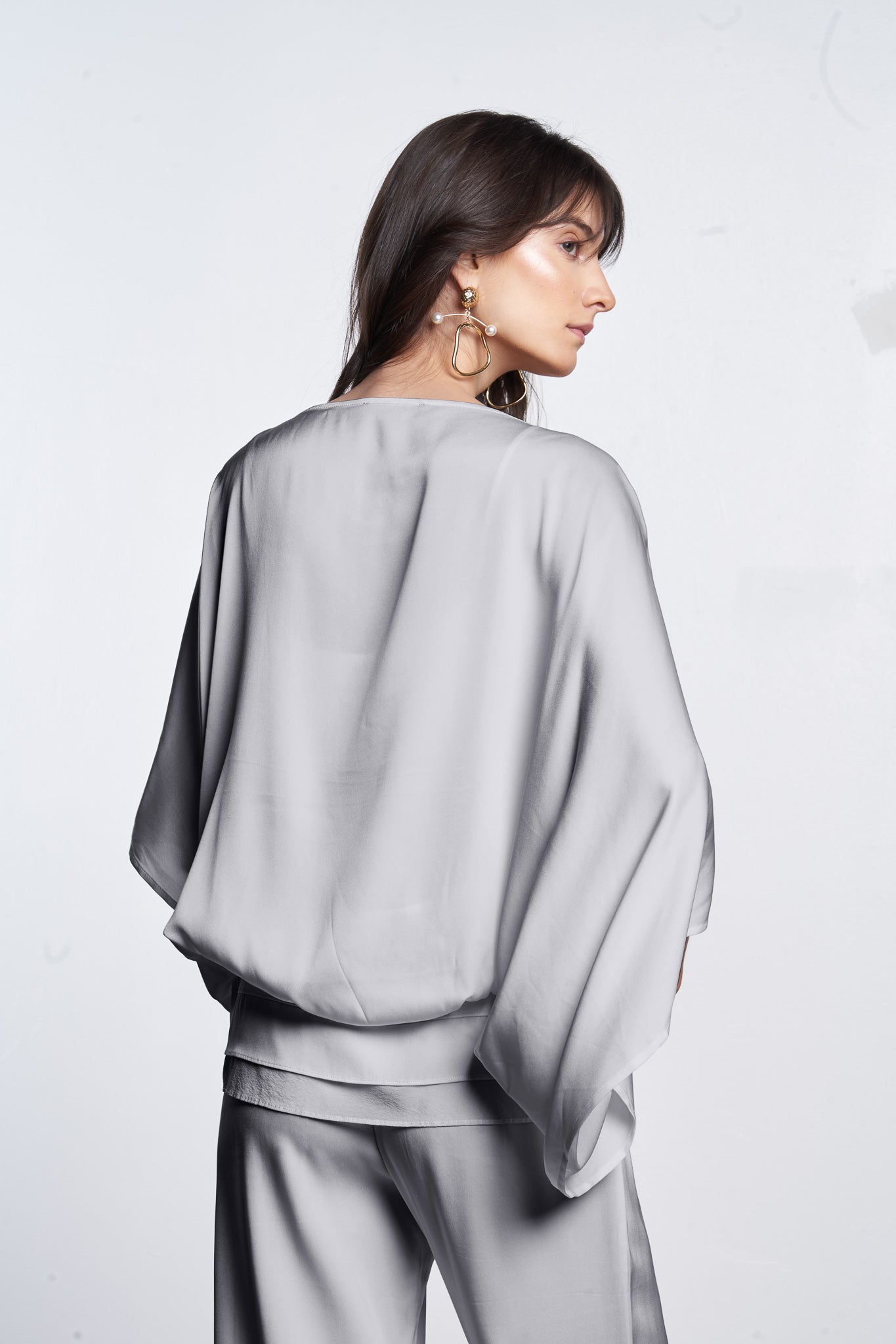 Roma Cape Color: Silver Lining Size: One size